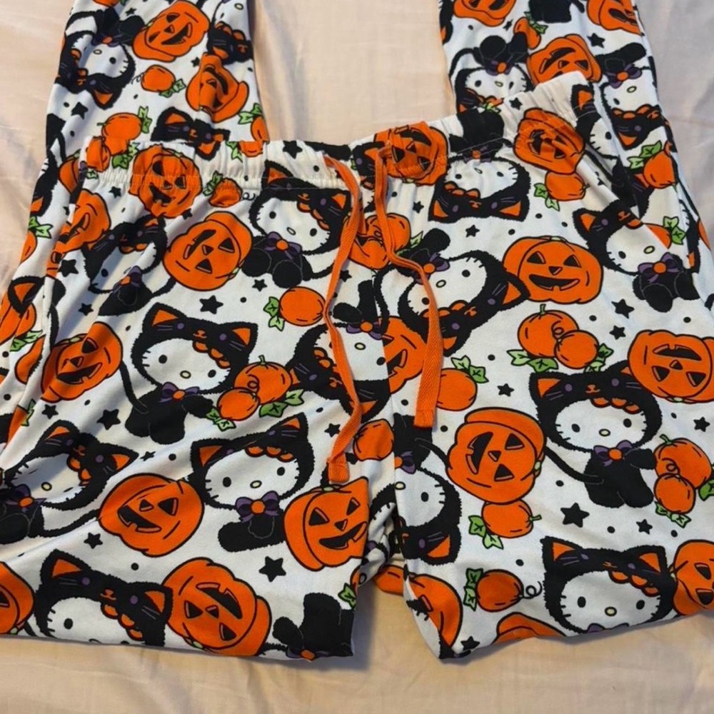 Hello kitty Halloween pajamas!! Size small